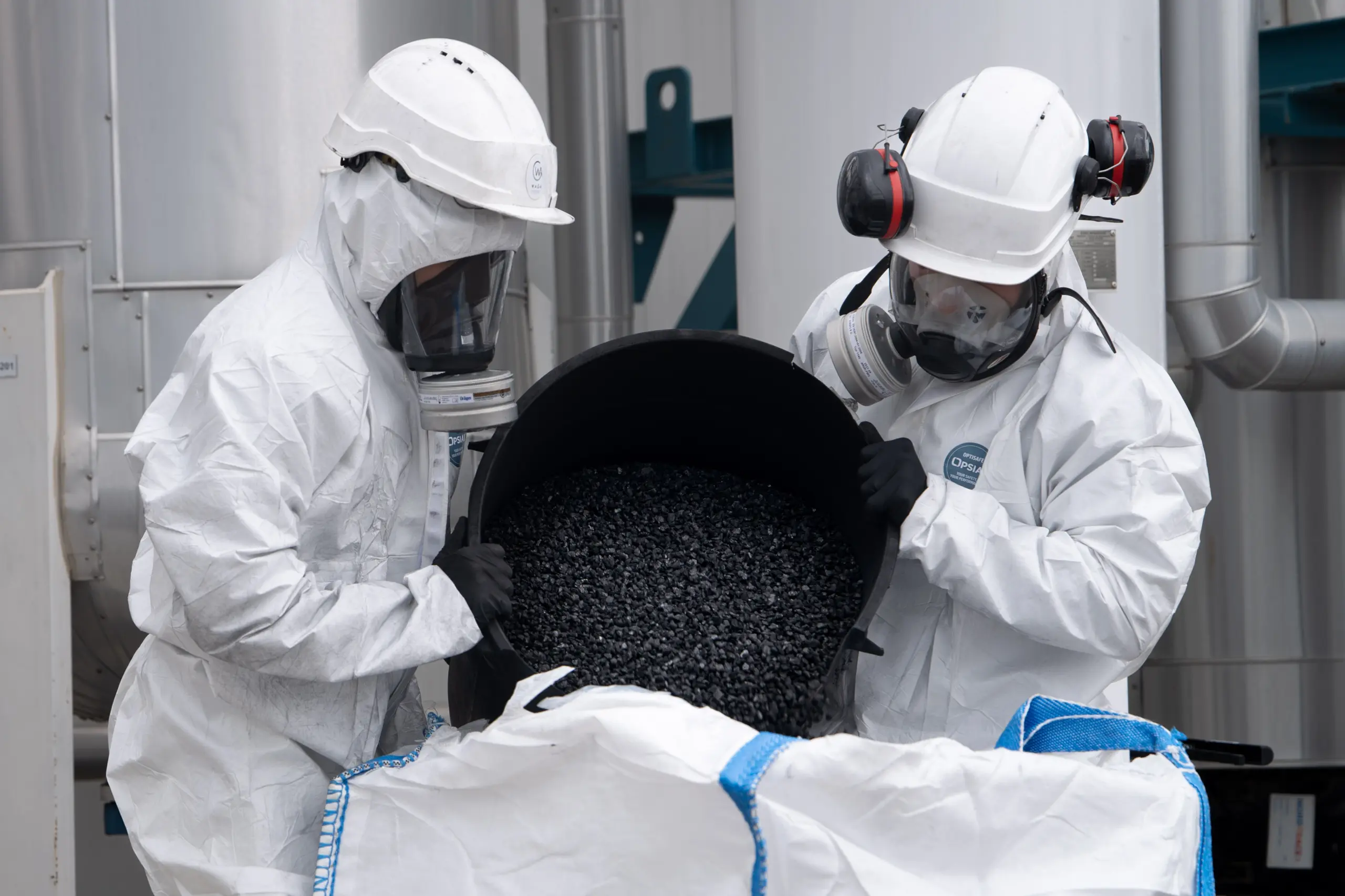 Technicians replace consumables and carry out specialized maintenance operations to maintain optimal unit performance.